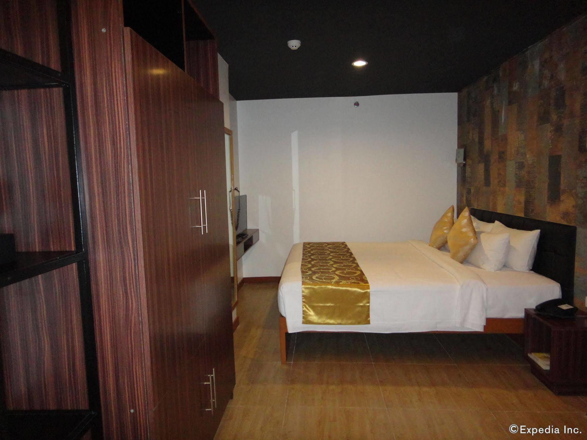 Big Hotel Cebu Екстериор снимка